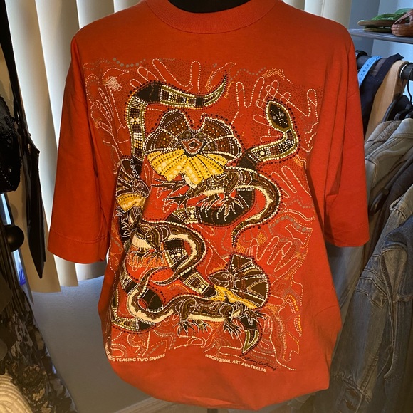 Three Lizards Teasing Two Snakes ArtWork Embroidered Tshirt - Picture 3 of 4